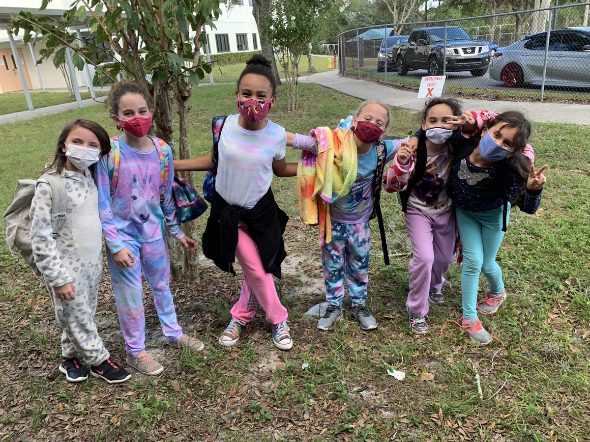 MsDemaris3's tweet image. Pajama Day! 🤗🤗🤗🤗