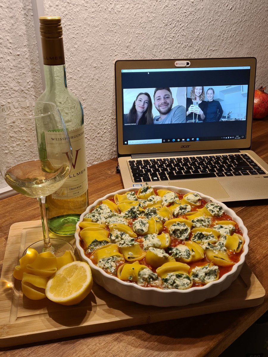 LPRS_eV's tweet photo. Der #LPRS schwingt den Kochlöffel! 👨‍🍳👩‍🍳
Heute fand das LPRS Running Dinner im virtuellen Format Meet&amp;Eat statt.
Nach den Kochsessions über Zoom wurden die kulinarischen Meisterwerke bei einer Fotochallenge gekürt.⭐ 
Danke an alle, die teilgenommen haben! 🤗 https://t.co/xWp11St41n
