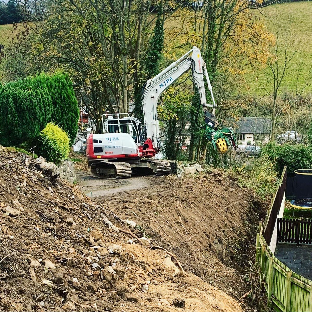 basil1185's tweet image. Good day’s work today with the tree shear and ⁦@Takeuchiuk⁩ TB2150 #diggin4alivin #hedgecutting #treeshear #shropshire #diggingholes #digginginthedirt