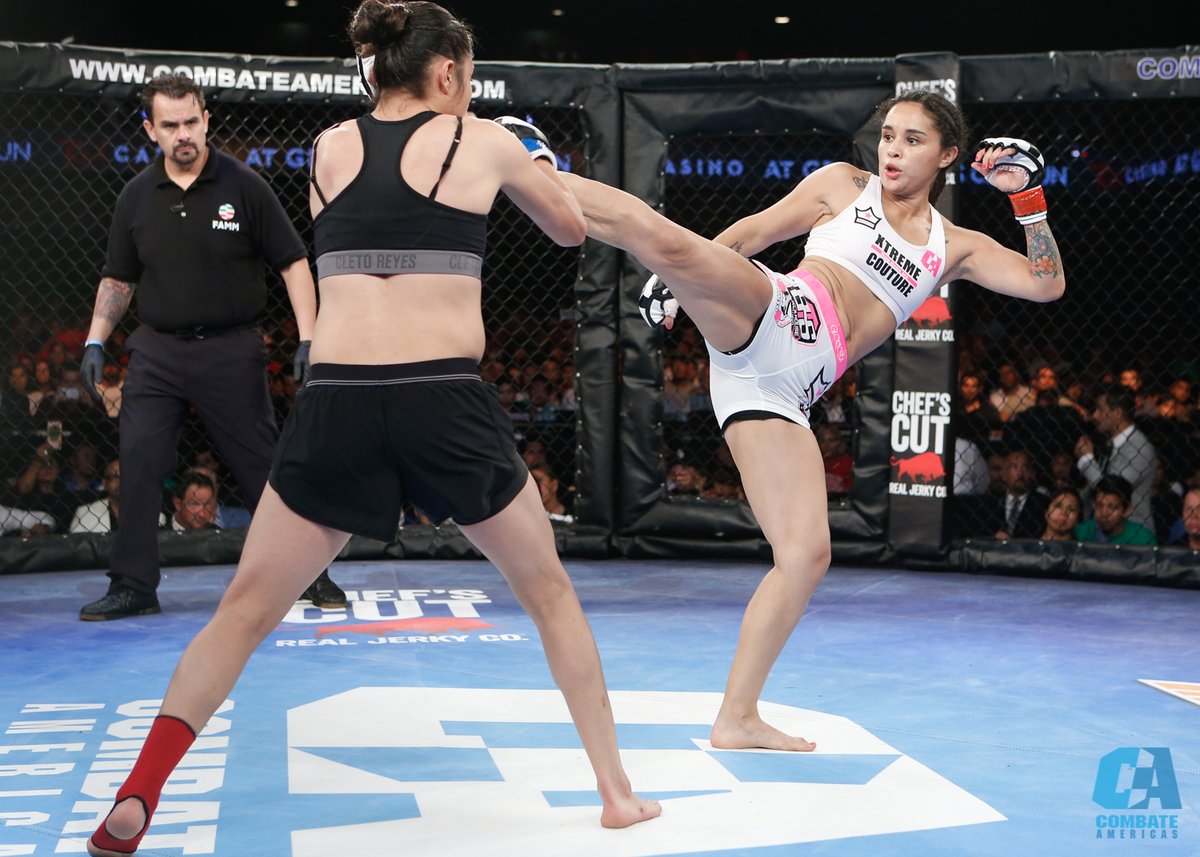 combateglobal's tweet photo. Conoce a Gloria Bravo, la primera peleadora de Chile con Combate Americas. Ella fue inspirada por Miesha Tate, debido a la forma en que se llevaba dentro y fuera de #LaJaula. Vive una vida sencilla y una madre amorosa a su hijo.
#CombateAmericas
#FemaleFighterWednesday https://t.co/ybXu8JPJJn