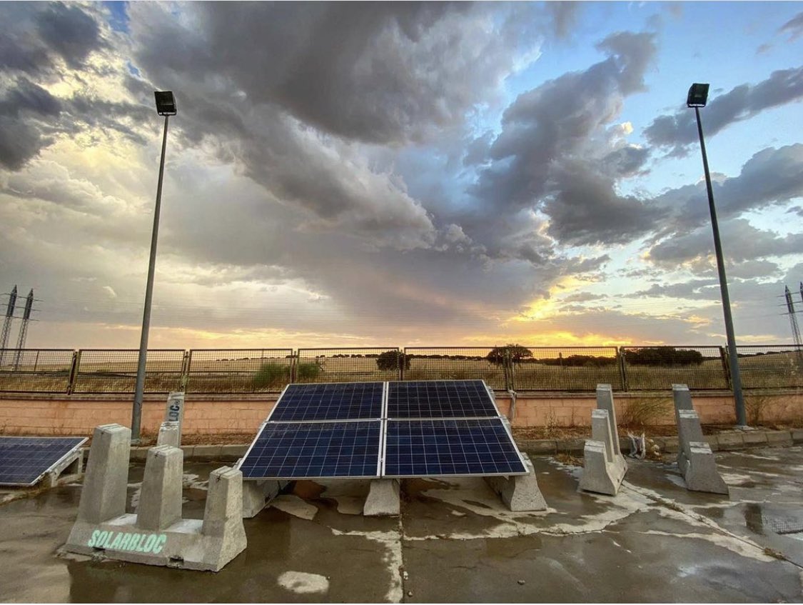 solarbloc's tweet photo. #Energia #renovables #solarbloc #españa #portugal #energiasolar #huertosolar #solarbloc  #siguenos!! https://t.co/InwHHfjBag