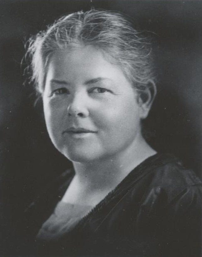 In her role at the Ford Hall Forum, Crawford organized weekly Sunday gatherings for workers & their families and facilitated discussions about labor rights &unionization. She later conducted a similar program at the Old South Meeting House in Boston. 14/