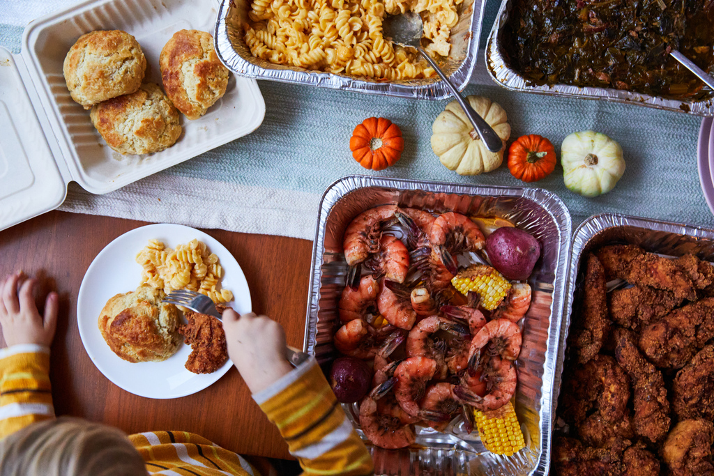 The only sure-fire way to satisfy your seafood craving → Our Boiled Shrimp Plate with Corn, Potatoes, and French Bread 😍  Family Meals are available every day from 3-10PM, so head to bit.ly/InaMaeOrderToa… to place your order now!