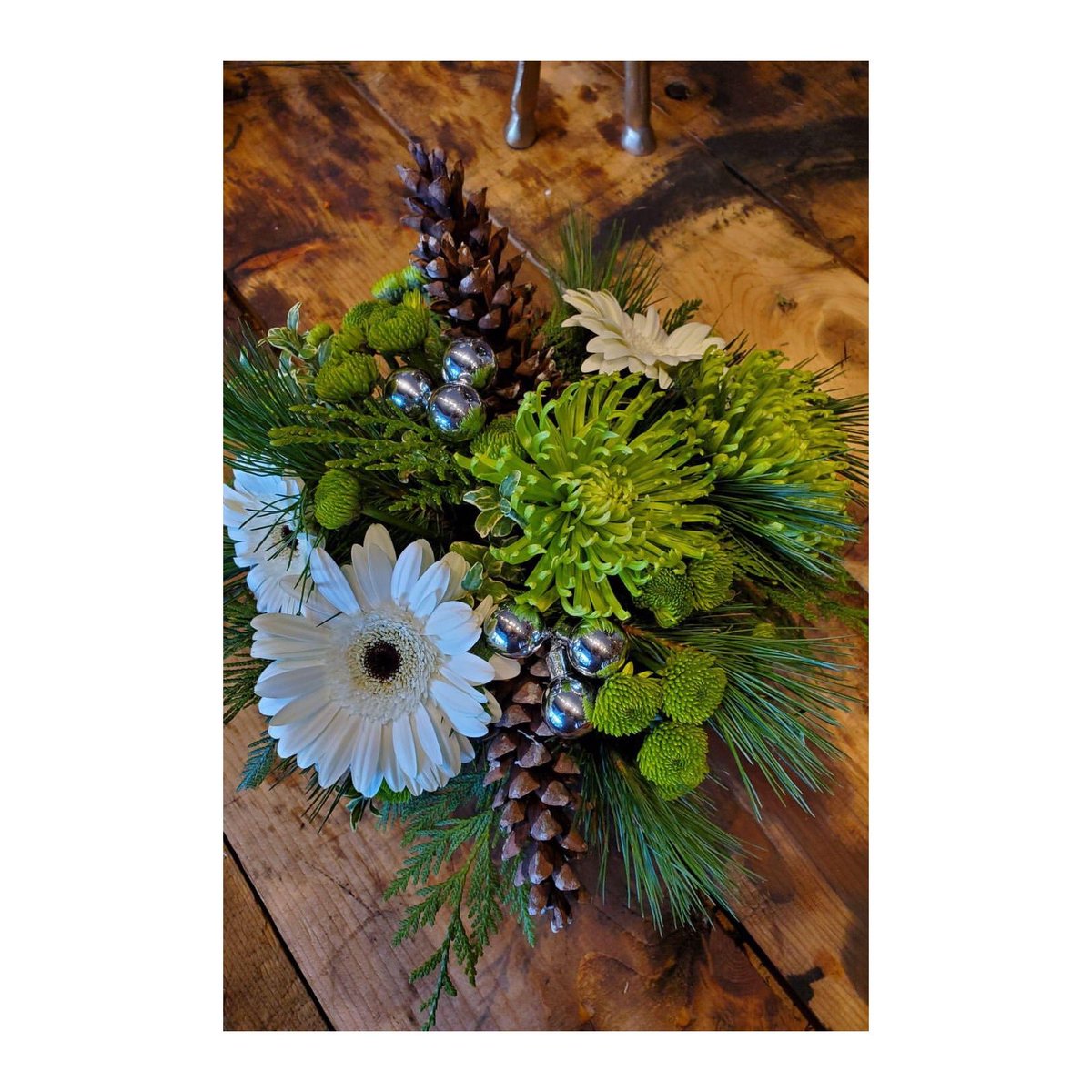 HawleyCres's tweet photo. Our christmas package isn’t the only thing we are doing! Don’t hesitate to ask about canapés, charcuterie platters and other needs!  We are extremely flexible and are here to look after all your celebration needs!  Contact us for more information 🧡 https://t.co/JGacPHZif8 https://t.co/uB32KXQWvf