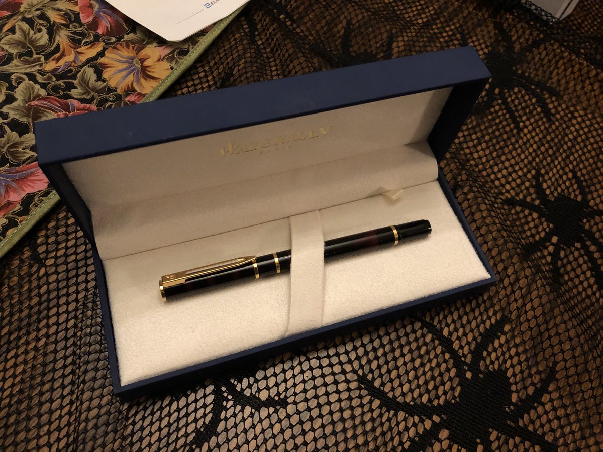 TavernToldTales's tweet image. My wife&apos;s uncle gave me a very cool gift recently. It&apos;s a special pen to sign books with. Gonna bring it to every even when covid stops getting in the way.

#writerslife #authorgifts #fancypen #greatgiftideas