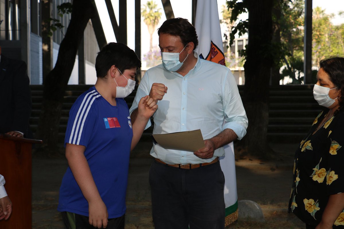 En #Nancagua 6 agrupaciones sociales recibieron el Fondo Social Presidente de la República financiamiento para equipamiento e implementación, para desarrollar proyectos con sus comunidades. Gob <a href="/EthitYamil/">Yamil Ethit</a> con alcalde Eduardo Escanilla y concejales entregaron el beneficio.