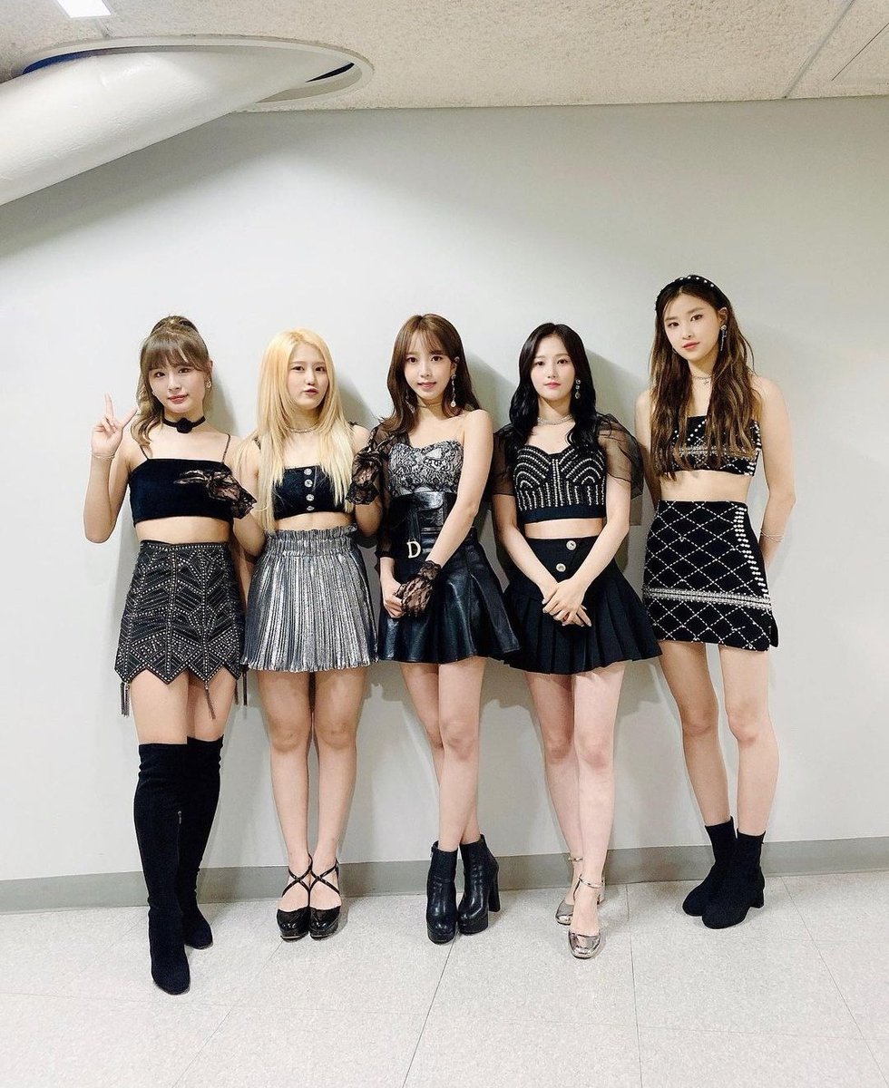 WITCH9S's tweet photo. ¿Nosotras muertas? Jamás, pero puede que se convierta en una realidad después del #FiveVelvet𝗝𝗣𝗡DB porque estamos seguras que el talento de estas muñequitas nos dejaran pelonas y (×﹏×), pero no nos importa porque estamos listísimas para cantar #𝗖𝗼𝗼𝗸𝗶𝗲𝗝𝗮𝗿FiveVelvet. https://t.co/XaC5PA86Vh