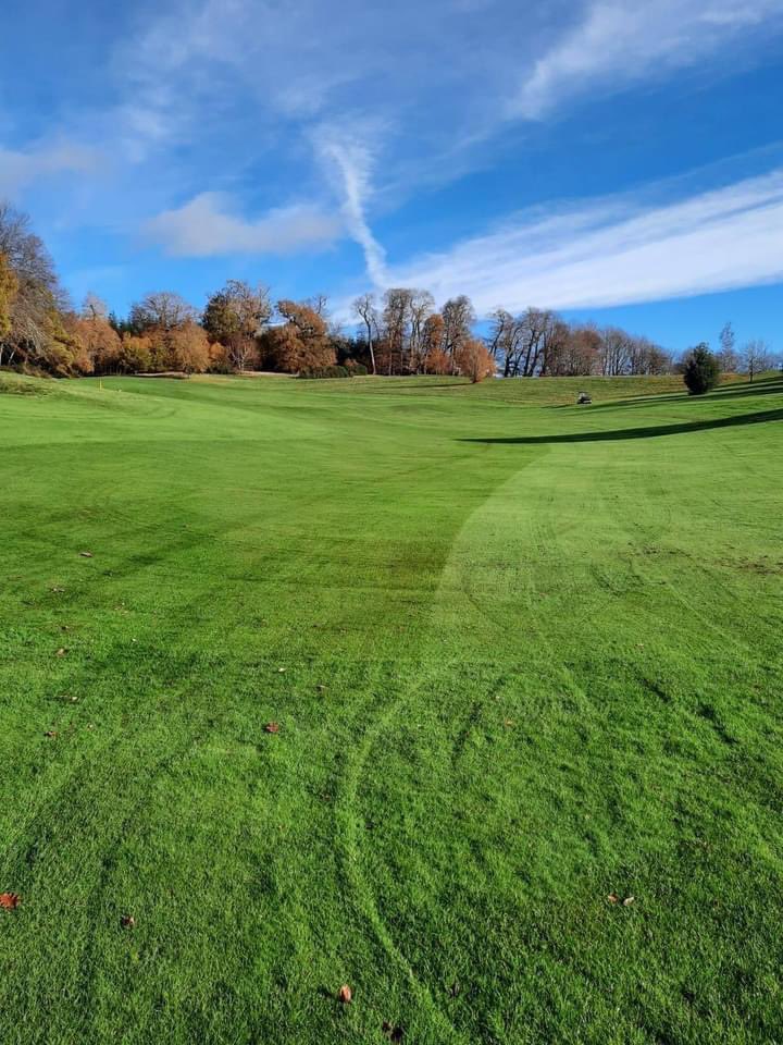 HuntForestGroup's tweet photo. The @JohnDeere 4066R and the @Charterhouse Top Brush 6000 making light work of worm cast and debris removal. Contact your local salesman for more details and to arrange a demo.📞📞
#huntforestgroup #johndeere #professionalturf #demo #hampshire #wiltshire #dorset #somerset #Golf https://t.co/rfOjCAdKbD