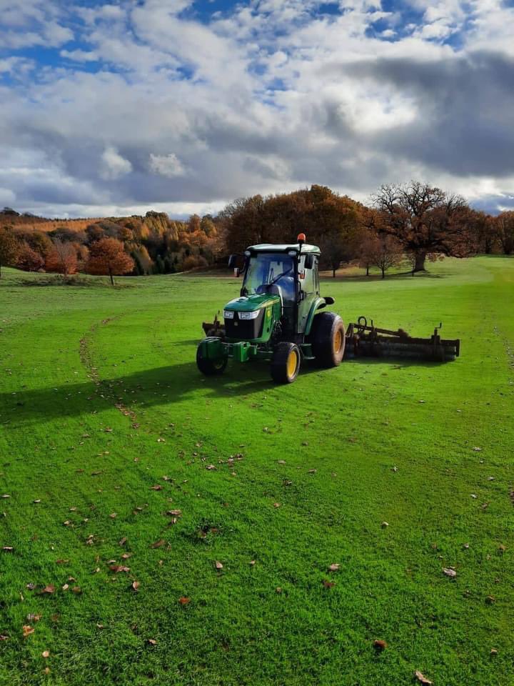 HuntForestGroup's tweet photo. The @JohnDeere 4066R and the @Charterhouse Top Brush 6000 making light work of worm cast and debris removal. Contact your local salesman for more details and to arrange a demo.📞📞
#huntforestgroup #johndeere #professionalturf #demo #hampshire #wiltshire #dorset #somerset #Golf https://t.co/rfOjCAdKbD