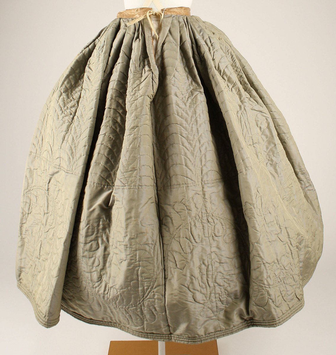 Often a petticoat of this stiffened fabric was worn with up to six starched petticoats in an attempt to achieve the big skirt effect; these tangling petticoats were heavy, bulky and generally uncomfortable.