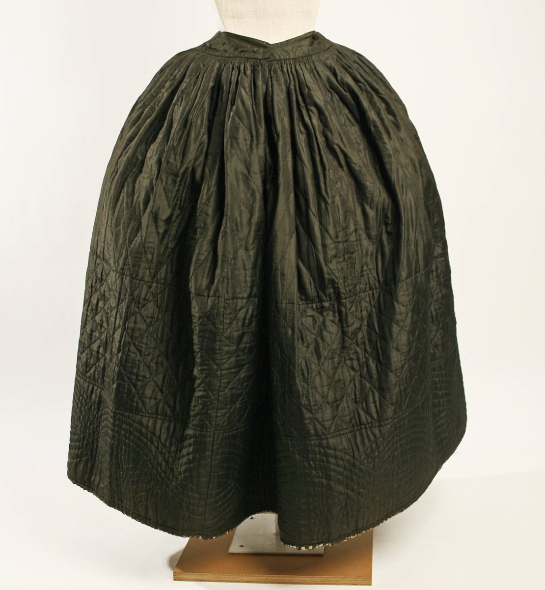 Often a petticoat of this stiffened fabric was worn with up to six starched petticoats in an attempt to achieve the big skirt effect; these tangling petticoats were heavy, bulky and generally uncomfortable.