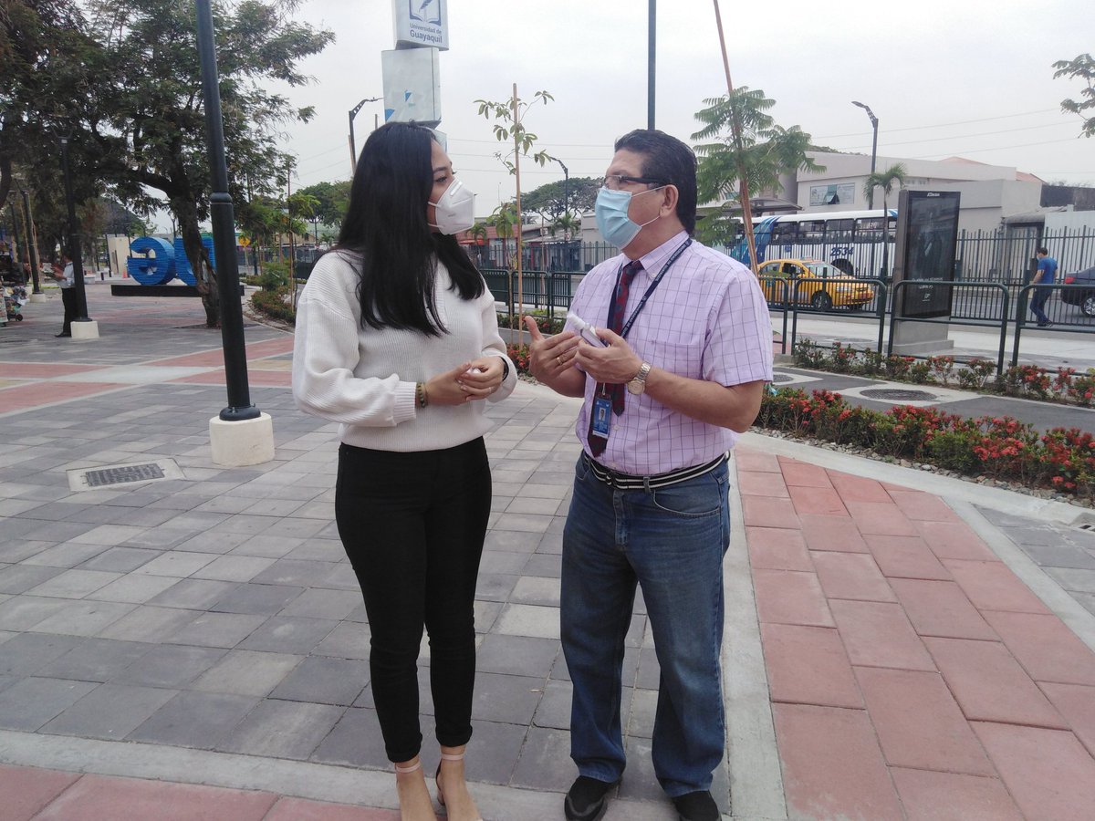 ProFacsoUG's tweet photo. Hoy en respaldo a la candidatura de @FRANCISCOLENNM1 @FranciscoLMoran y #SofiaLovato para Rector y Vicerrectora respectivamente, entregamos alcohol antiséptico y gel antibacterial al personal administrativo, docente y de servicio. #TodosSomosUG https://t.co/SVcXt3BgKZ