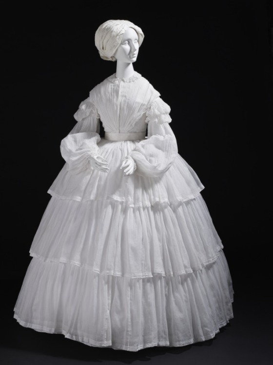The crinoline needed to be rigid enough to support the skirts in their accustomed shape, but also flexible enough to be temporarily pressed out of shape and spring back afterwards.