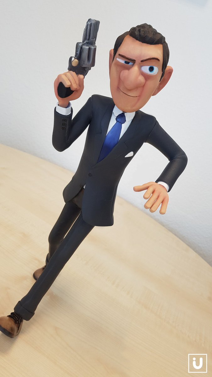 DeevanHoven's tweet photo. A well-known Agent visits our Studio.. 😁👍👀🇱🇺
#b3d #blender3d #Agent327 #barbershop #3dprint #3Dprinting #ultimakerS5 #airbrush #bestagent #Dutch https://t.co/ESJA8N5IWw