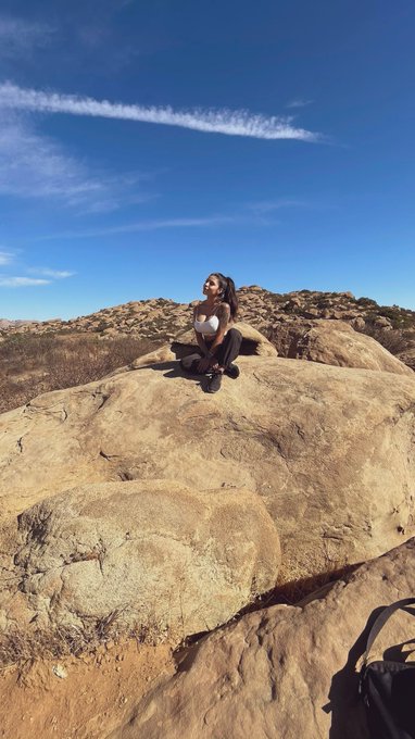 hiking 🤠 to see the best part subscribe https://t.co/5IYMbgTOUH https://t.co/4sCqj527xf