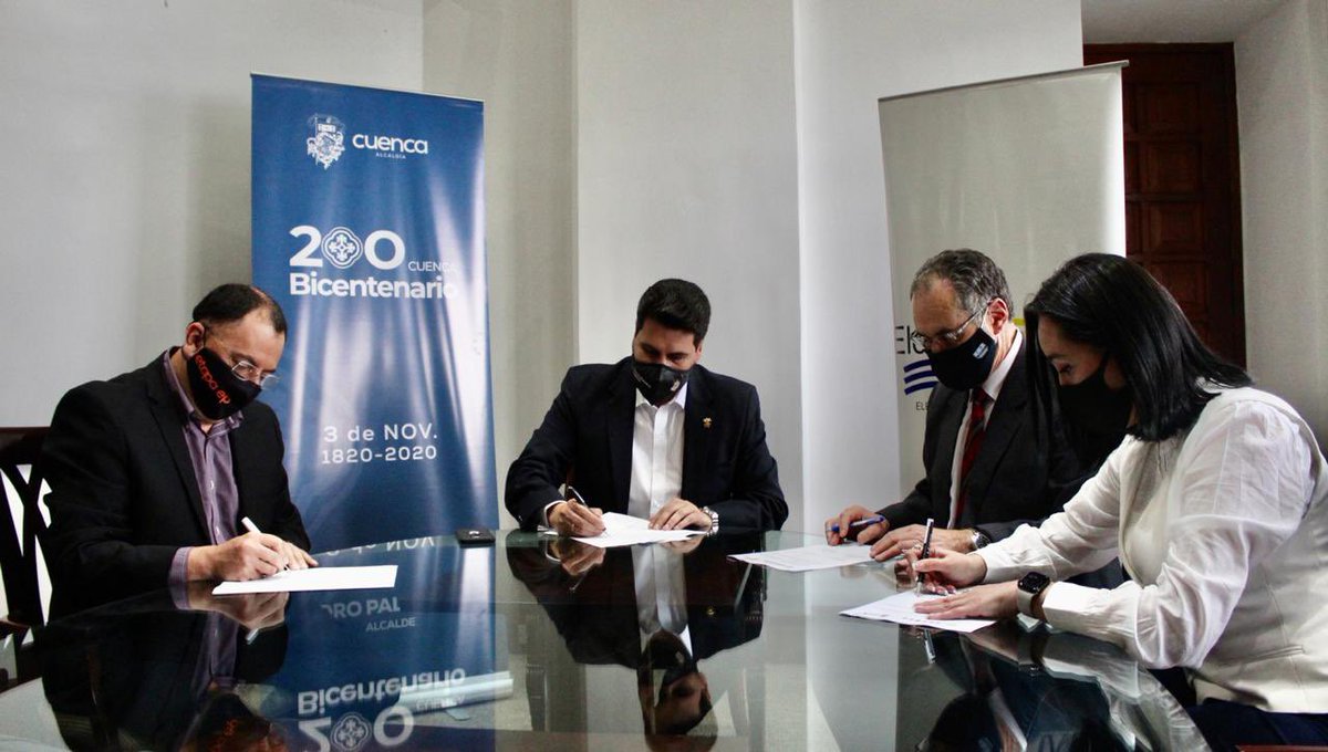 pedropalaciosu's tweet photo. Suscribí un convenio marco con @elecaustro para ejecutar cinco proyectos con una inversión de $ 1.200.200. 

Entregaremos dispositivos electrónicos a estudiantes, mejoremos la conectividad en la cuenca del río Yanuncay y Machángara, dotaremos de agua potable, etc.

#CuencaUnida https://t.co/gFJo7YHz2L