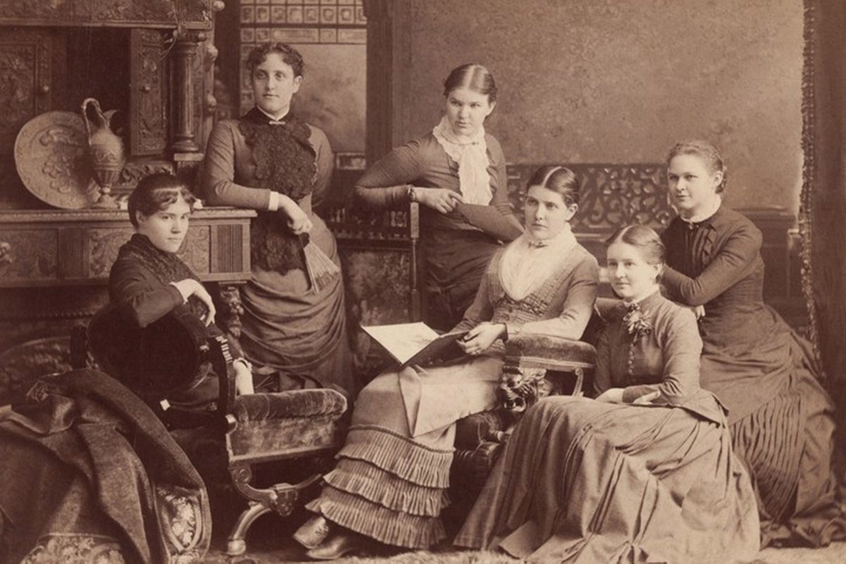 Harvard's tweet photo. A new student-led virtual tour explores the contributions of women at Harvard and how they helped shape the University: https://t.co/1JizKqdnqb https://t.co/i5K1MbVP44