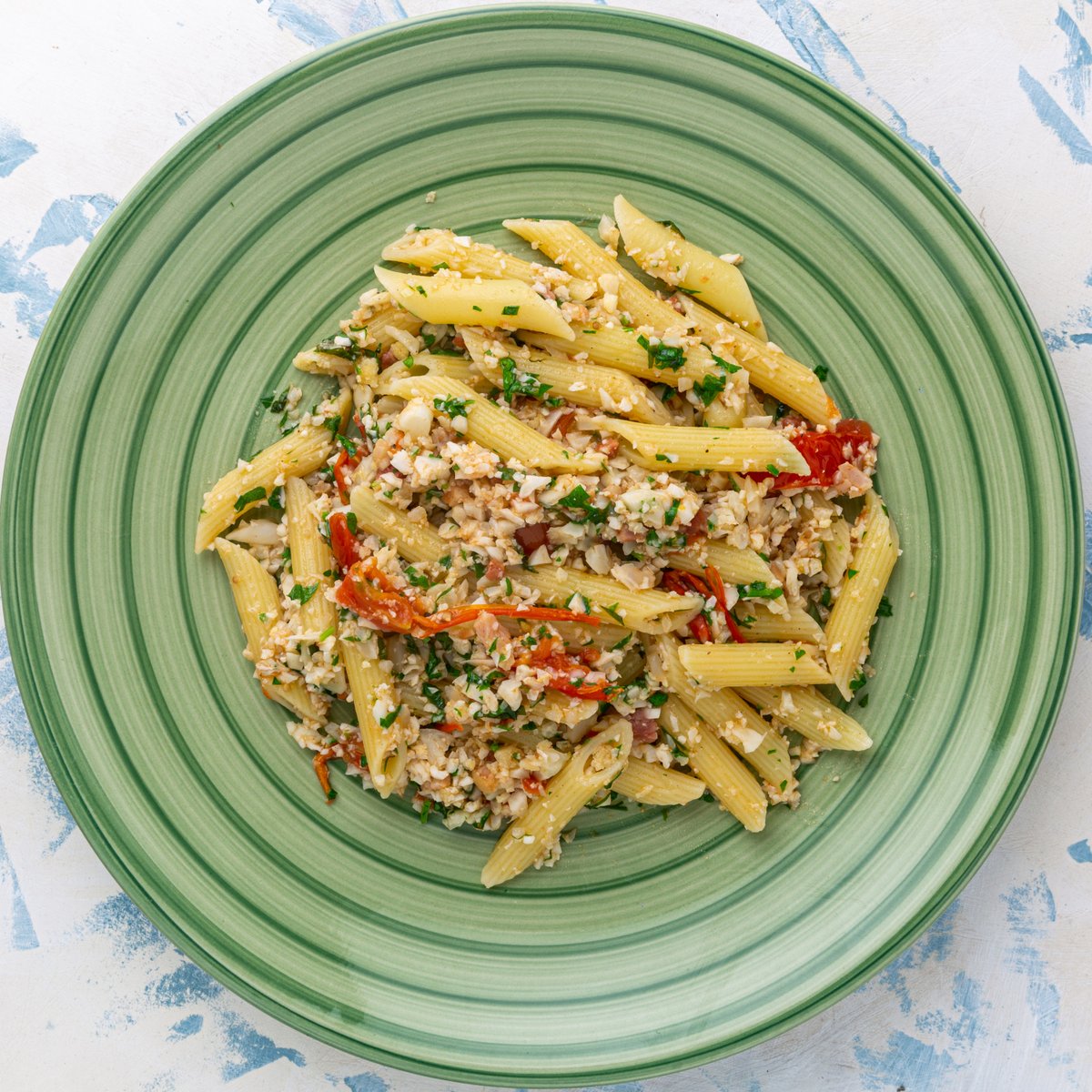 Masahito Sato カリフラワーパスタ 昨日紹介したカリフラワー のサラダがいたく気に入り ほかの料理にも応用できるのではないか思い 実際に3種作ってみた その第一弾がこのパスタ Pasta E Cavoloという考えていたようなパスタが実際にあることを発見