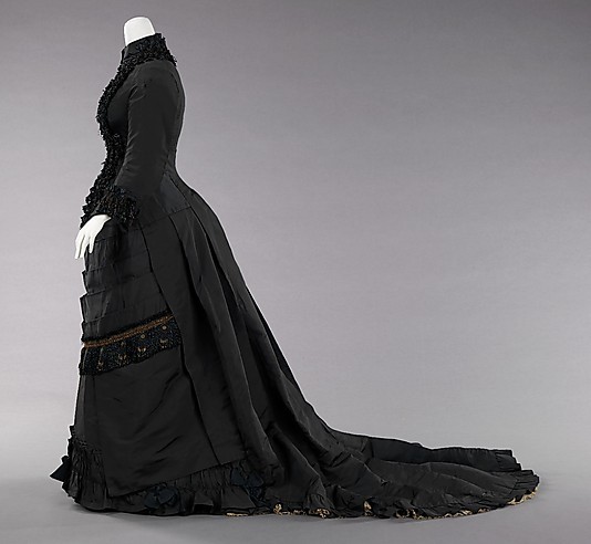 The bustle later evolved into a much more pronounced humped shape on the back of the skirt immediately below the waist, with the fabric of the skirts falling quite sharply to the floor, changing the shape of the silhouette.