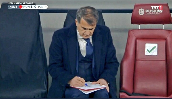 Alın size #şenol hoca. Ne notu alıyor acaba. Maç bitti not almaya başladı eserinizle gurur duyun.. Küme düştük..