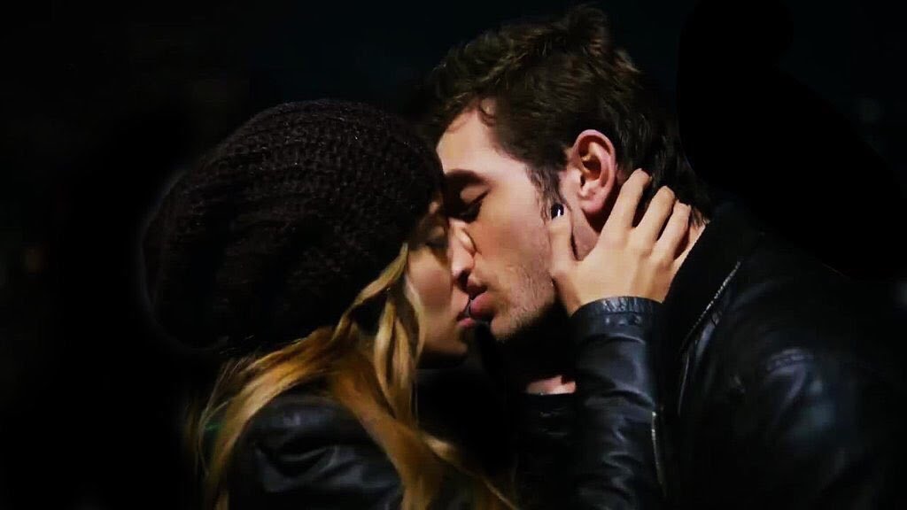 oldcnmpartnerim's tweet photo. Şu dillere destan, yıllardır kimsenin ağzından düşmeyen bu defasa kiss in 6.yılı oldu bugün 🤤

#șebsel #selinșekerci #furkanandıç https://t.co/9T0YhepJD9