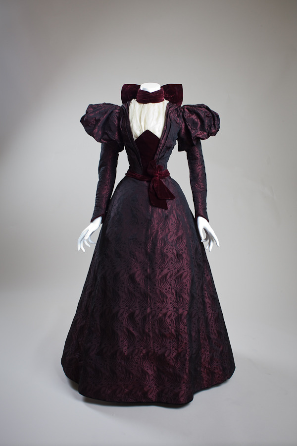 The skirts of the early 1890s featured some back fullness, but emphasis had shifted to flared skirt hems and enormous leg-of-mutton sleeves, and bustle supports were not as fashionable.