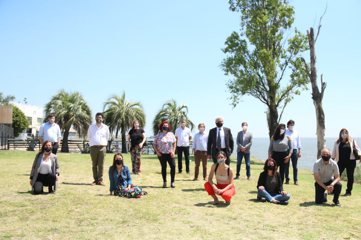 lucampora's tweet photo. 🌊 • Presentamos el proyecto de Parque Costero del Río de la Plata de @TodosCaba.

Frenemos la venta de Costa Salguero y vayamos por un gran parque para todes. Es hora de que la Ciudad deje de darle la espalda al río 🌳🚴🏽

Les cuento nuestra propuesta 👇🏼 https://t.co/FbIqhtU3uu