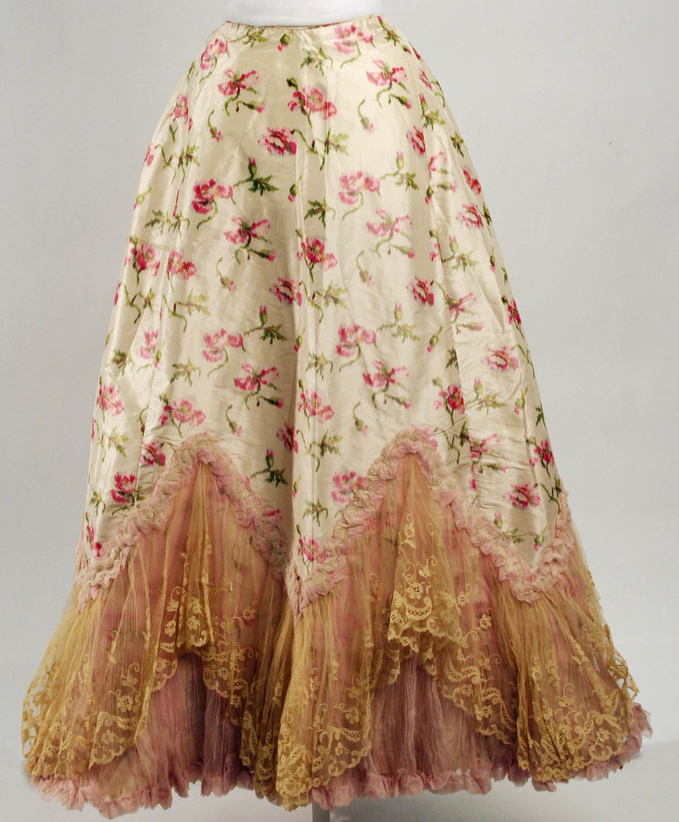 However, the most popular option to achieve fullness was the petticoat.