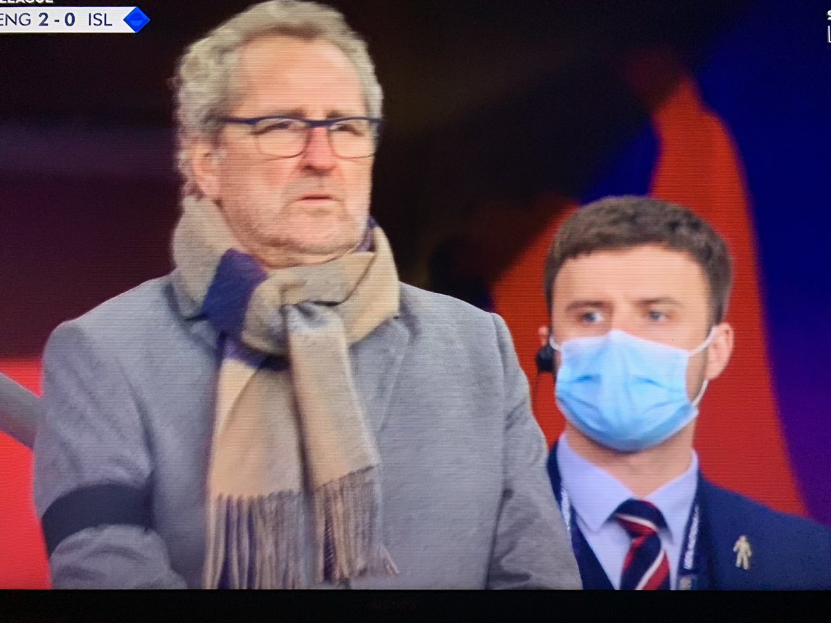 seniahyrag's tweet photo. Weren’t sure if I was going to get these images, but a massive thanks to @England and their staff including Steve Holland and @ChrisPowell1969 for wearing the @ProstateUK #ManOfMen badge and for Ben Friend for his help too

A fitting tribute to Ray Clemence 👊

#MenWeAreWithYou https://t.co/bbG8g3fsn6