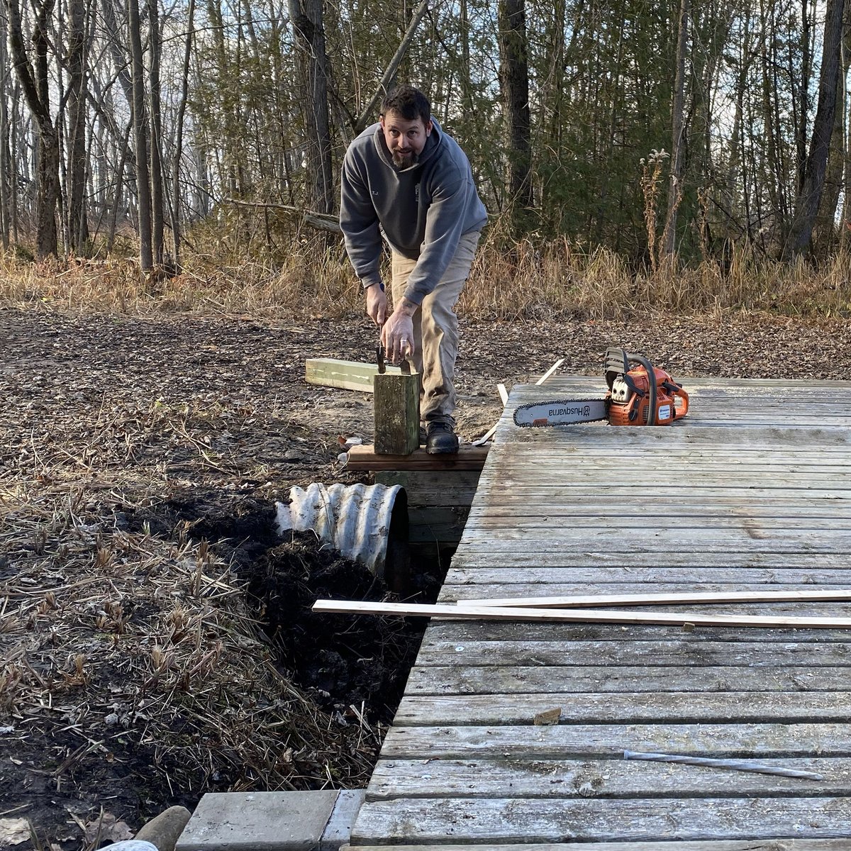 fernresort's tweet photo. We're building bridges so that cross-country skiers and snowshoers won't have to step onto the skating trail. More soon on new #WinterWeekendGetaways activities!
#ontariosallinclusive #skatingtrail #familyresort #brucegreysimcoe #OrillialakeCountry #fernresort #winterweekends https://t.co/WL74FrPy18