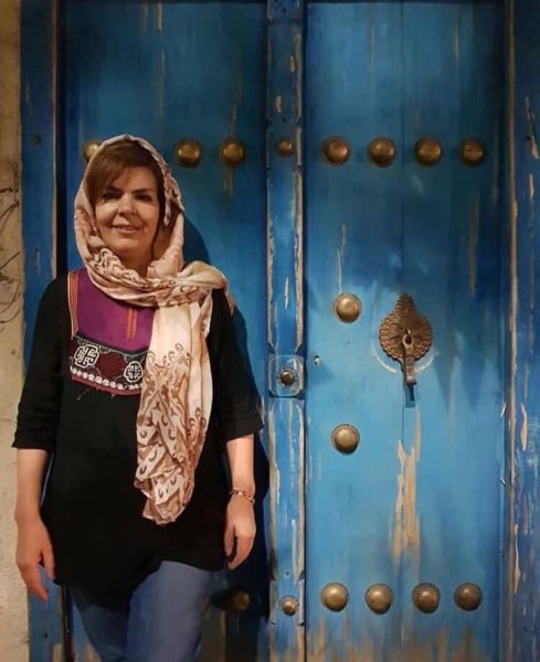 IranHrm's tweet photo. Monireh Arabshahi was deprived of visiting her family because she refused to put on the veil. She is presently detained in Kachouii Prison of Karaj for opposing the compulsory veil. On Nov. 18, she did not accept to wear the veil before going to the visitation hall.  
#Iran https://t.co/C9oFistfOx