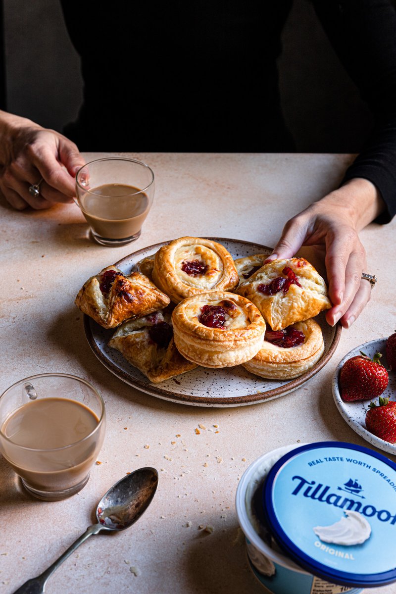 DiklaFrances's tweet photo. I’m dreaming of 
@TillamookDairy
 cream cheese spread breakfast thanksgiving pastries... #ad #schmearon
.
https://t.co/KneItRuIYi https://t.co/L4wukQBbca