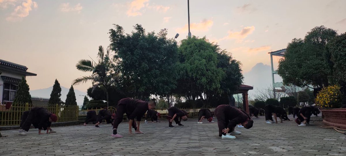 KungFuNuns's tweet photo. This is our sunset cool down. Stretching after we work out helps us feel less sore, improves circulation, and it really helps us harmonize our mind and mood.
#KungFuNuns #Stretch #BeYourOwnHero #WorkOut #KungFu #MartialArts #Himalayas #Nuns #NunsLife #Drukpa #DrukpaNuns https://t.co/gV0AC5K79g