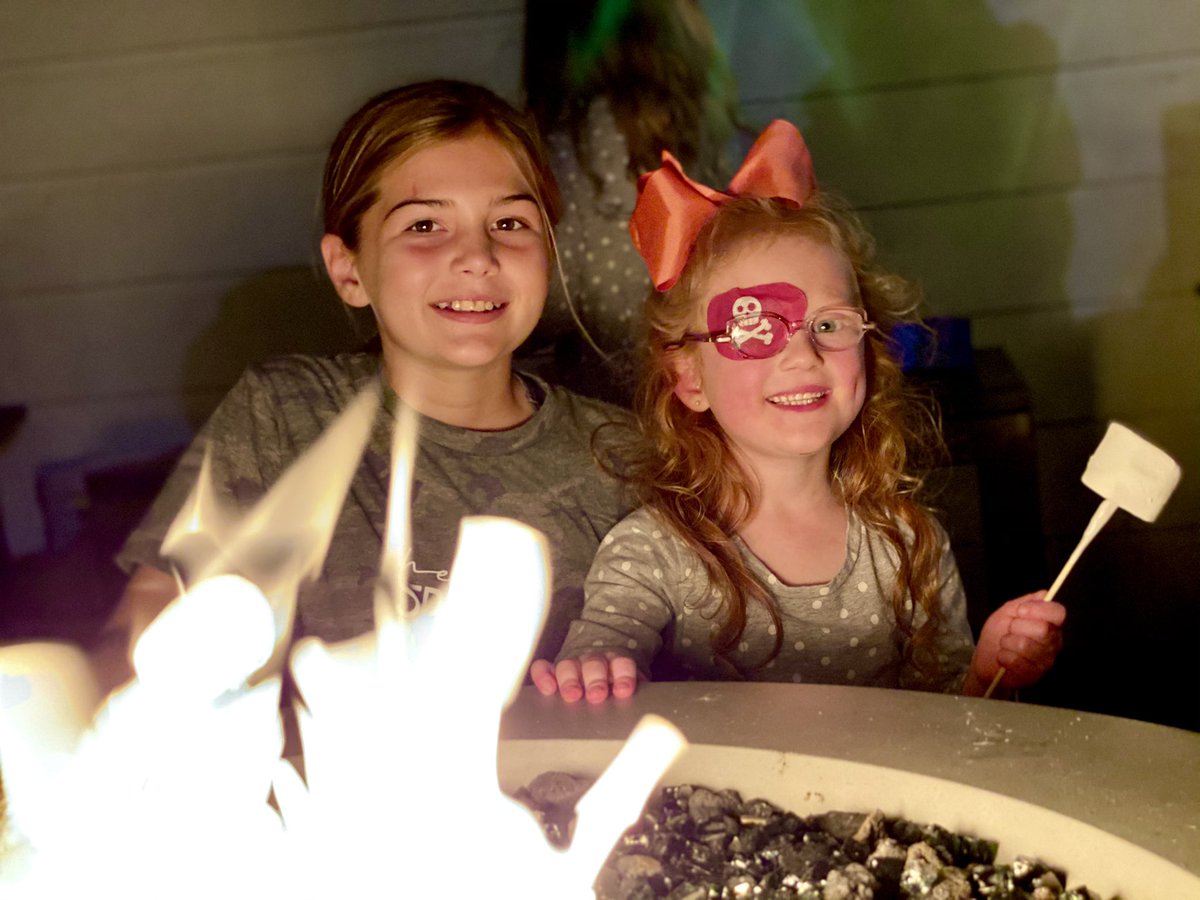 dalepmills's tweet photo. Sโmore what?! Look at these cuties! #hazelbasil #kenziegirl #familydinnernight https://t.co/c9guLp4RRE