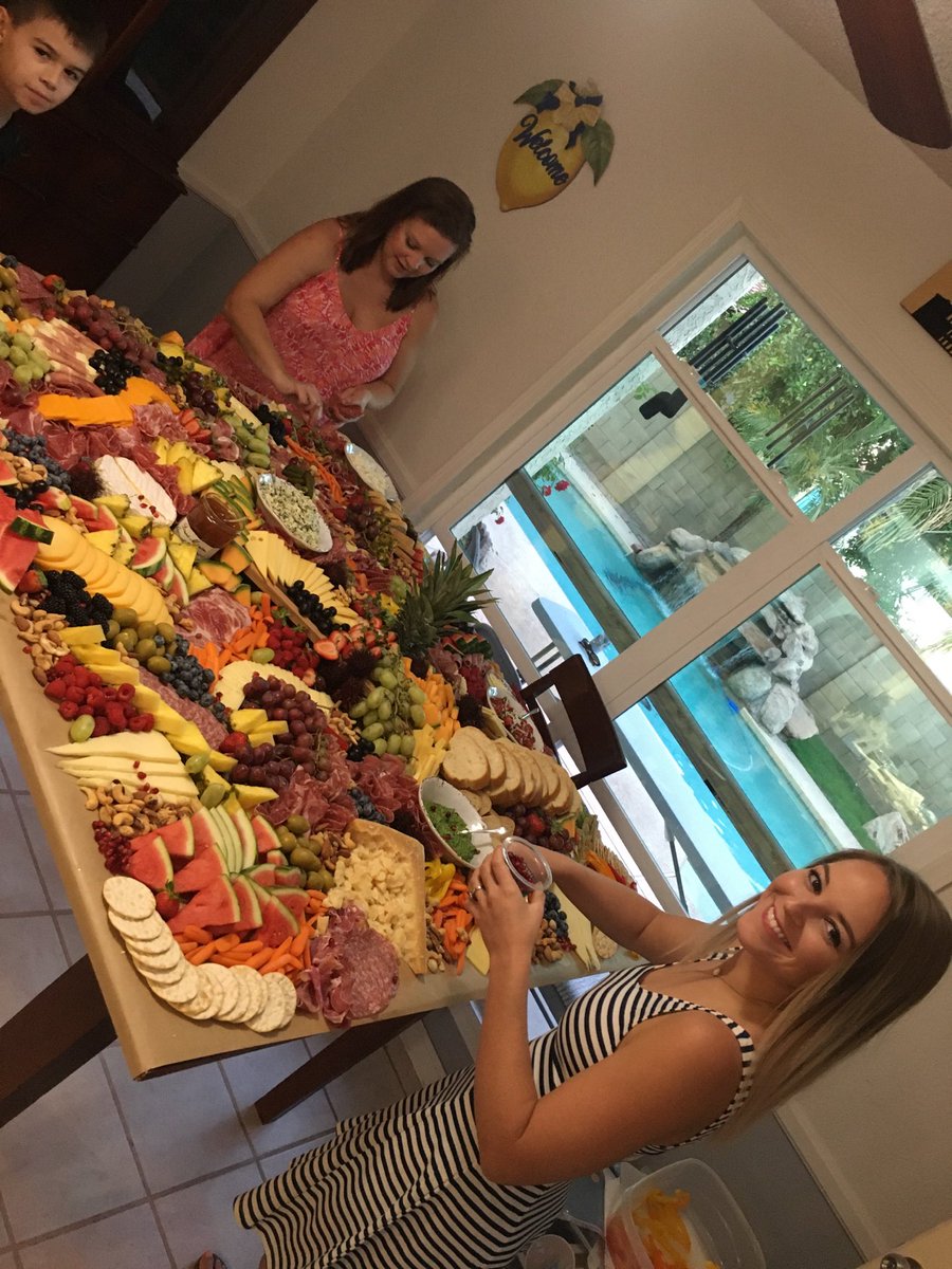 robbienull19's tweet photo. Millery making up a Arizona snack. #munchies https://t.co/XObMFXFvYN
