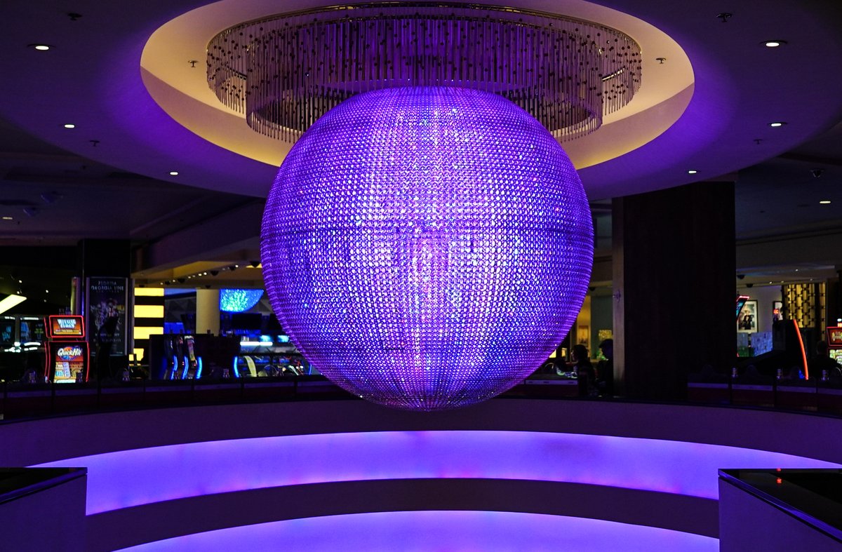 CloudWorksJoe's tweet image. 💎This crystal glass purple sphere was gorgeous!💎
👉COMMENT YOUR FAVORITE COLOR🌈
🌍Location: Vegas | 📸Shot by: Me
#CloudWorks #Photography #LasVegas #Year2019