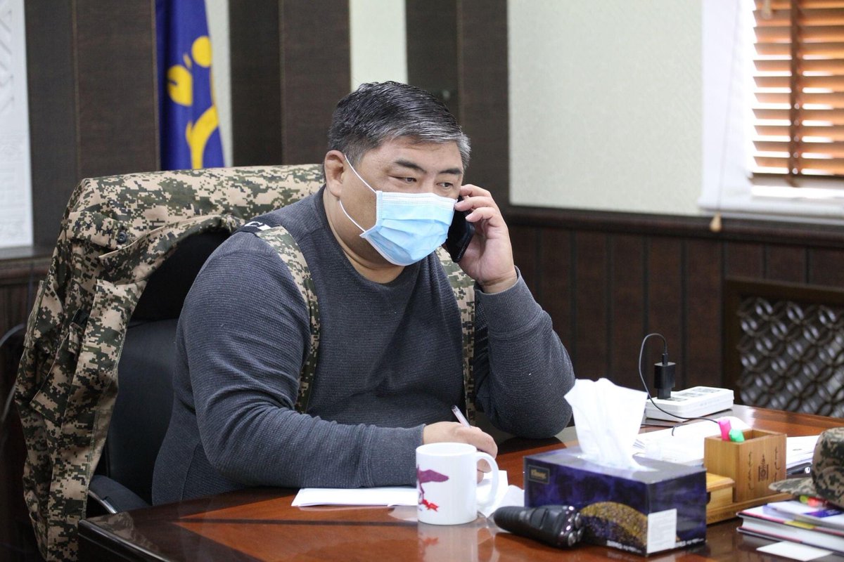 #АОК:  ИРГЭДЭЭС 650 ОРЧИМ ДУУДЛАГА, 1000 ГАРУЙ МЭССЭЖ ИРЭЭД БАЙНА
Өчигдрөөс эхлэн аймгийн Засаг дарга Б.Азжаргал өөрийн гар утсаар иргэдийн дуудлагыг хүлээн авч тулгамдсан асуудлыг сонсч эхэлсэн. Өнөө өглөөний байдлаар 650 орчим иргэний дуудлага, 1000 гаруй мэссэж хүлээн аваад бн