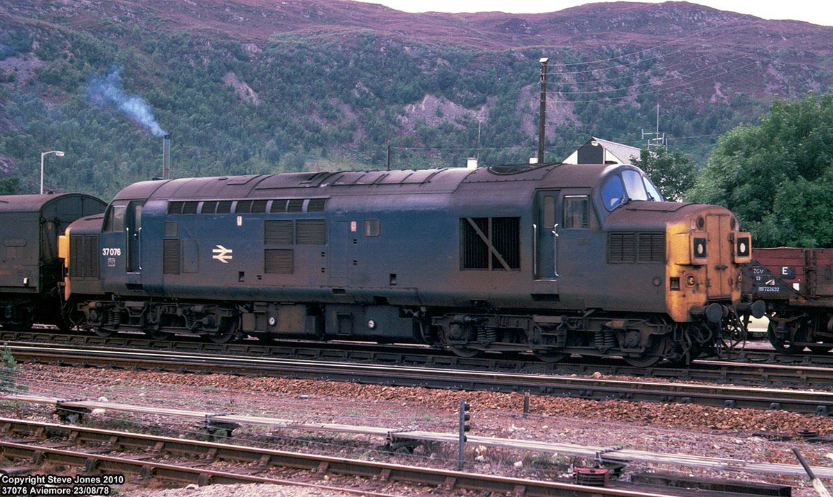 and outwith the desert of the real it’s a huge consideration for how trains get liveried - it’s why you go for dark colours on freight trains, like blue or black (British Rail), dark red (EWS), or dark green (Freightliner)