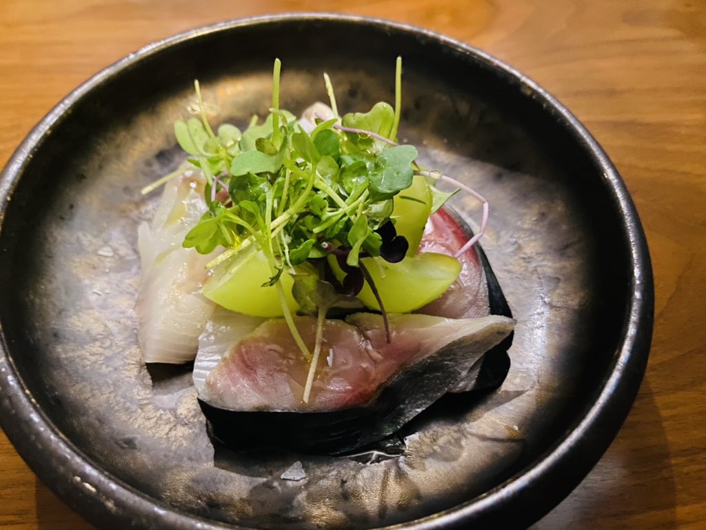 charismawine's tweet image. とあるイタリアン再訪。鯖とマスカットが非常に合う。今年のペアリングの最大発見のひとつに鯖×グルナッシュがあるが理論が裏打ちされた感覚。
真ふぐとイクラのリゾットがこの日イチ。豚の火入れも良い。また行きたい。