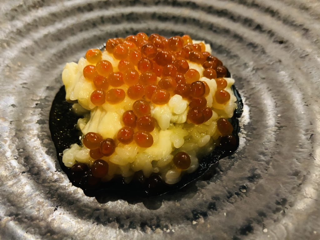 charismawine's tweet image. とあるイタリアン再訪。鯖とマスカットが非常に合う。今年のペアリングの最大発見のひとつに鯖×グルナッシュがあるが理論が裏打ちされた感覚。
真ふぐとイクラのリゾットがこの日イチ。豚の火入れも良い。また行きたい。