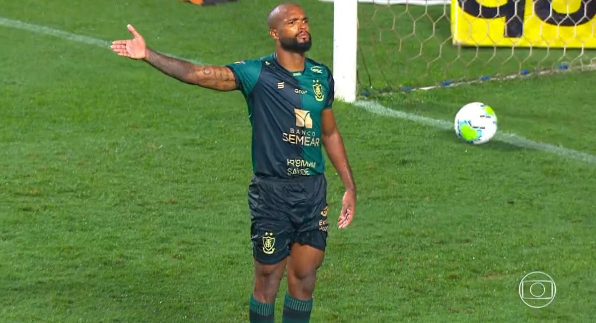 RT 👀 "<a href="/CopadoBrasil/">Eduardo</a> Pegue o seu banquinho, e saia de mansinho <a href="/SCInternacional/">Sport Club Internacional</a>"