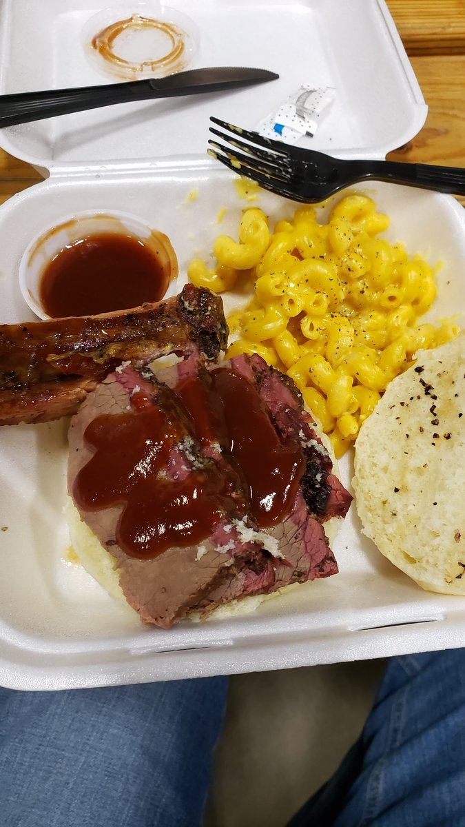 RDOJasonK's tweet photo. Had a delicious team lunch catered by NeighborsBBQ today.   It was great to celebrate Thanksgiving with my work family.   #bbq #rdoequipment 

2020 disclaimer: we were socially distanced and all the food was in individual boxes.  🙂 https://t.co/TZCxJcNxo5