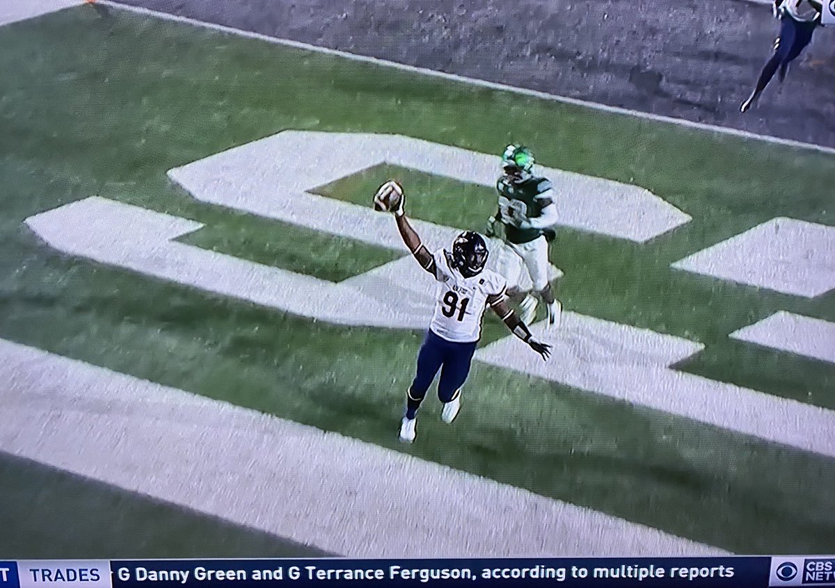 RocketNationUT's tweet photo. BIG MAN TOUCHDOWN!! 

@jamal_hines 🚀🚀 https://t.co/AdNcqd3muO