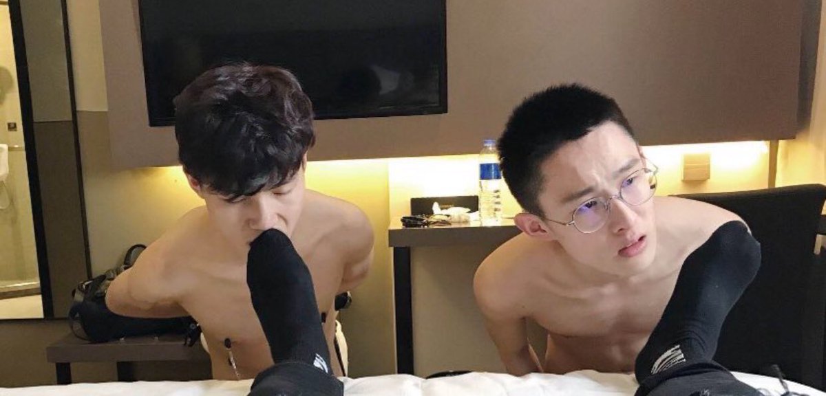 5qE22OF0QqKgpjB's tweet photo. 今天都在找这个戴眼镜帅哥，不晓得找到了没有，要是他男朋友在找那不得慌死 https://t.co/PC4caDrHCK