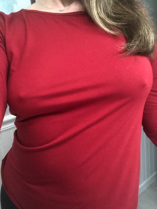 Think people will notice I am not wearing a bra? https://t.co/1Wt7iK2Zsw<a href="/tag/milf"class="tags"><span>#milf</span></a><a href="/tag/nsfw"class="tags"><span>#nsfw</span></a><a href="/tag/amateur"class="tags"><span>#amateur</span></a>