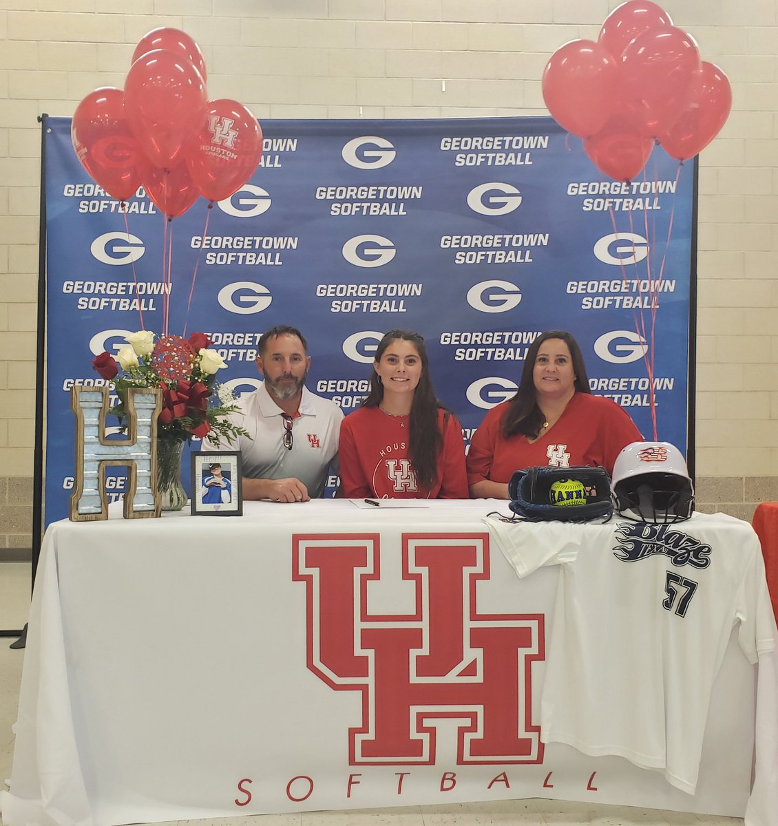 Georgetown Softball (@ghs_eaglesb) on Twitter photo Congratulations <a href="/BlincoeHannah/">Hannah Blincoe</a> for signing today with University of Houston! We're so proud of you! <a href="/UHCougarSB/">Houston Softball</a> <a href="/Coach_Ves/">Kristin Vesely</a> Congratulations <a href="/BlincoeHannah/">Hannah Blincoe</a> for signing today with University of Houston! We're so proud of you! <a href="/UHCougarSB/">Houston Softball</a> <a href="/Coach_Ves/">Kristin Vesely</a>
