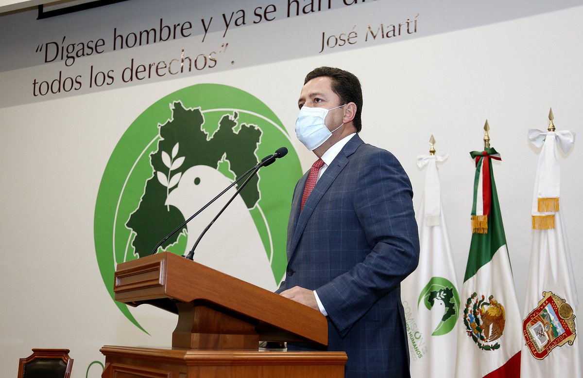 geramonro05's tweet photo. En la formación y fomento de los Derechos Humanos la @SeducEdoMex es aliada de la @CODHEM. Con la entrega del #RVOE a la Maestría en Derechos Humanos y Emergentes, el Gobierno de @alfredodelmazo consolida otra opción educativa de estudios de posgrado en el #Edoméx. @JorgeOlveraG https://t.co/ekPDuXBuaq