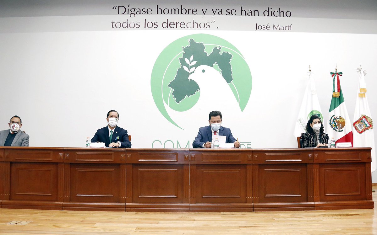 geramonro05's tweet photo. En la formación y fomento de los Derechos Humanos la @SeducEdoMex es aliada de la @CODHEM. Con la entrega del #RVOE a la Maestría en Derechos Humanos y Emergentes, el Gobierno de @alfredodelmazo consolida otra opción educativa de estudios de posgrado en el #Edoméx. @JorgeOlveraG https://t.co/ekPDuXBuaq