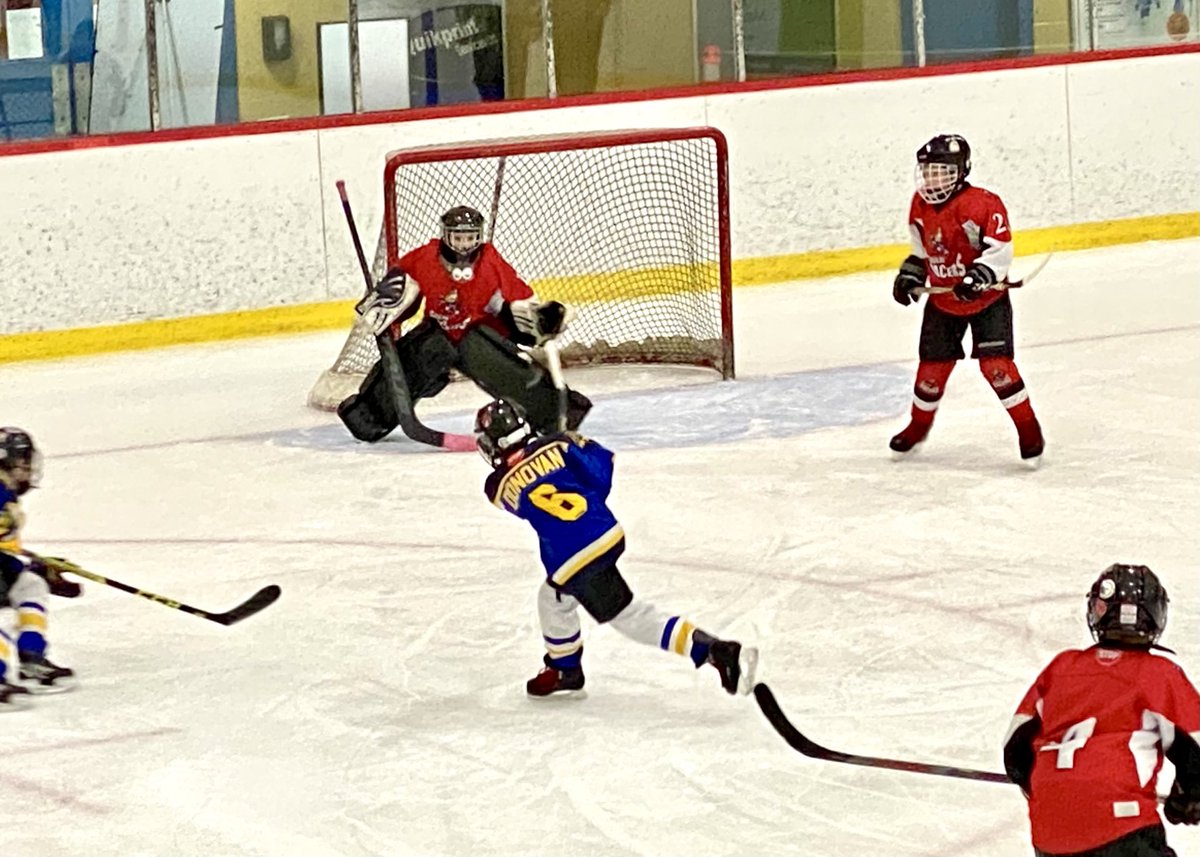 AvalonCeltics's tweet photo. Safe bet Liam Donovan won’t forget this snipe, first team ⁦@AvalonU11a⁩ goal in new #HomeBarn, and #GWG in 1-0 win over ⁦@Goulds_Minor⁩! #HockeyTrivia ⁦@DJHLnews⁩ #CelticsHockeyNation https://t.co/9RtQwUuyeS
