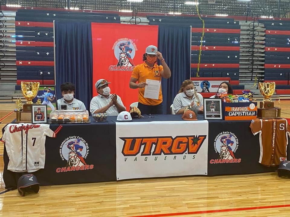 VMHS_BISD's tweet photo. 💙❤️🎉⚾️Congratulations to Rafael Capistran on signing his letter of intent to play baseball for the Vaqueros of UTRGV; an NCAA Division 1 program!!! ⚾️ 🎉 ❤️💙 https://t.co/T4QhgN6XU6